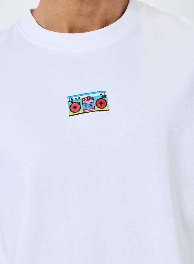 ستايلي تيشيرت بقصة واسعة مطرز - Image 3